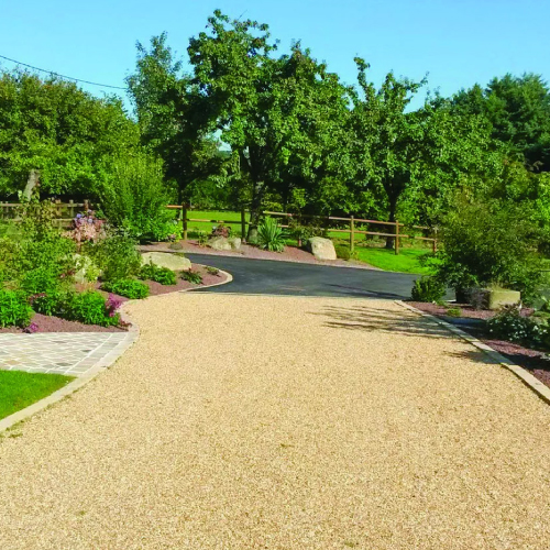 resine-gravillonee-allee-enrobe-beton-pau