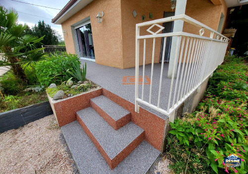 resine-moquette-pierre-escalier-maison-aureilhan