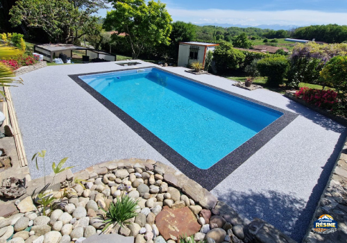 resine-moquette-pierre-plage-piscine-louit