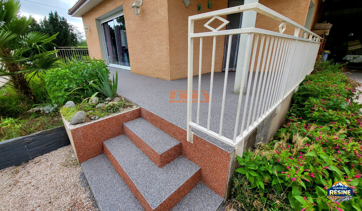 resine-moquette-pierre-terrasse-maison-aureilhan