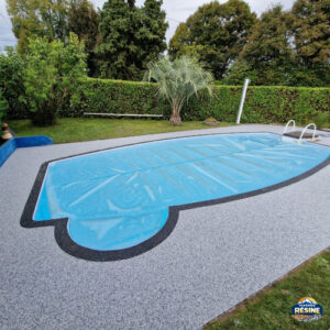 resine-moquette-pierre-tour-piscine-lansac-2