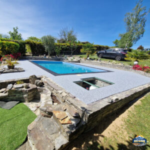 resine-moquette-pierre-tour-piscine-louit-1