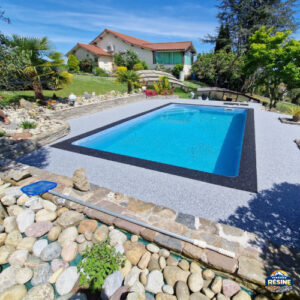 resine-moquette-pierre-tour-piscine-louit-3