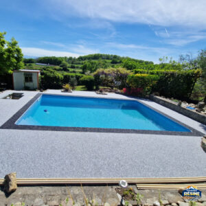 resine-moquette-pierre-tour-piscine-louit-4